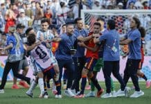 Fifa Sanciona a Mundialistas. Fotografía del pasado 19 de julio, en la que puede verse a Gavi (i) forcejeando con Leandro Paredes, tras la final del Mundial de la FIFA 2026 entre España y Argentina en el estadio MetLife en East Rutherford (NJ, EE.UU.). EFE/ Lavandeira Jr