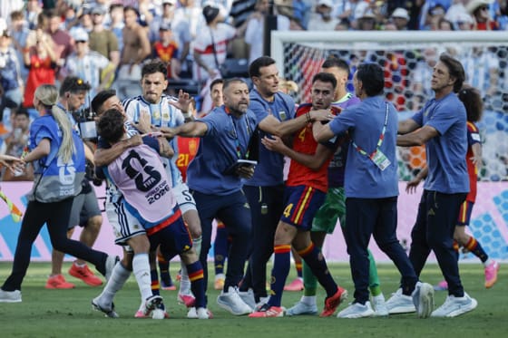Diez partidos de sanción a Paredes, 7 a Molina, 1 a Almada, 3 a Ayala y 1 a Gavi Fotografía del pasado 19 de julio, en la que puede verse a Gavi (i) forcejeando con Leandro Paredes, tras la final del Mundial de la FIFA 2026 entre España y Argentina en el estadio MetLife en East Rutherford (NJ, EE.UU.). EFE/ Lavandeira Jr