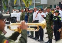 Terremoto Asesino en Colombia. El presidente de Colombia, Abelardo de la Espriella (3-d), asiste junto al ministro de Defensa, Jorge Eduardo Mora López (4-d), y la gobernadora de Chocó, Nubia Carolina Córdoba (2-i), en un puesto de mando unificado por el terremoto de magnitud 7,4 que sacudió al país este lunes, en Quibdó (Colombia). EFE/Jean Arriaga