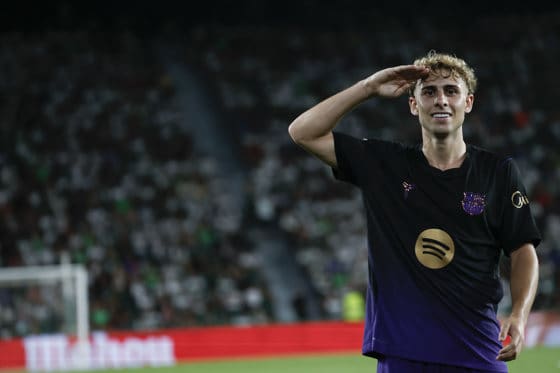 El once de la jornada: David Soria, Oso, Fermín, Raphinha, Espí... El centrocampista del Barcelona Fermín López celebra tras marcar el 0-4, durante el partido de LaLiga de fútbol que Elche CF y FC Barcelona disputaron en el estadio Martínez Valero. EFE/Manuel Bruque