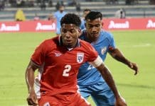 Panamá rescata un empate César Blackman, de Panamá (adelante), disputa un balón con Muhammed Aashiqui Kuruniyan, de India, durante un partido amistoso internacional entre India y Panamá en Bangalore (India). EFE/JAGADEESH NV