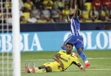 Aubameyang lanza al Deportivo El jugador del Deportivo de A Coruña Pierre-Emerick Aubameyang remata para marcar gol durante el partido de la jornada 4 de LaLiga entre el Villarreal y el Deportivo de A Coruña, este sábado en Vila-real (Castellón). EFE/ Kai Forsterling
