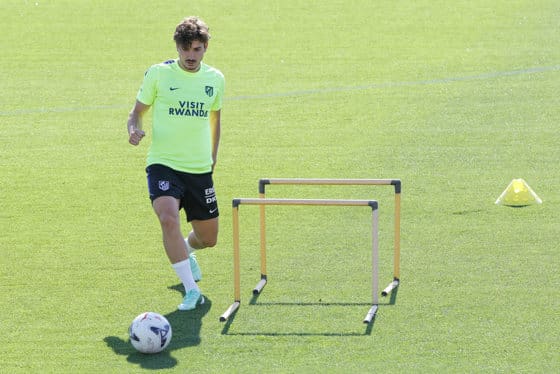 Simeone: Julián nos va a acompañar y después decidiremos si empieza desde el inicio ulián Alvarez, durante el entrenamiento. EFE/Zipi