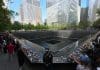 Conmemorando a las víctimas del 911 Un suboficial técnico del Ejército de los EE. UU. permanece junto a una de las piscinas reflectantes del Memorial del 11-S en el 25.º aniversario de los ataques terroristas del 11 de septiembre contra el World Trade Center, en la ciudad de Nueva York, Nueva York, EE. UU., el 11 de septiembre de 2026. EFE/ADAM GRAY / / POOL