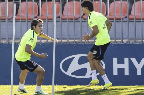 Kang-In Lee, durante el entrenamiento. EFE/ Sergio Pérez