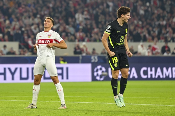 Julian Alvarez celebra el 1-1 durante el partido de la fase liga de la UEFA Champions League que han jugado VfB Stuttgart y Atletico de Madrid, en Stuttgart, Alemania. EFE/EPA/ANNA SZILAGYI