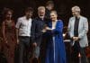 La Medalla Stephen Hawking del Festival Starmus La antropóloga costarricense Christiana Figueres (2d) recibe la primera Medalla de la Tierra Jane Goodall Earth junto al astronauta canadiense Chris Hadfield (d) y a los familiares de Jane Goodall, este sábado durante el festival científico Starmus en Santa Cruz de Tenerife. EFE/Alberto Valdés