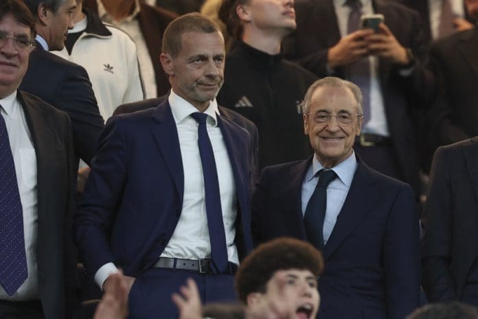 Ceferin optará a un cuarto y último mandato como presidente de la UEFA El presidente de la UEFA, Aleksander Ceferin, en el palco del estadio Bernabéu en una foto de archivo. EFE/Kiko Huesca.