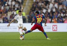 Lamine Yamal vs Kylian Mbappé El delantero francés del Real Madrid, Kylian Mbappé, intenta superar al delantero del FC Barcelona, Lamine Yamal, durante el encuentro de la final de la Supercopa de España disputado el pasado 11 de enero de 2026 en Yeda (Arabia Saudí). EFE/ Kai Försterling