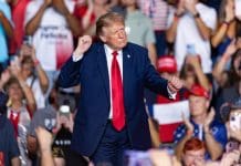 Trump sueña con Premio Nobel. El presidente de EE.UU., Donald Trump, baila en un acto de campaña de apoyo de los candidatos republicanos el 7 de octubre de 2026. EFE/ Carlos Ramírez
