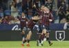 Ndukwe rescata al Levante El defensa del Levante Adrián de la Fuente (d) celebra tras marcar el 2-2, durante el partido correspondiente a la octava jornada de LaLiga EA Sports que UD Levante y Sevilla FC disputan este lunes en el estadio Ciutat de Valencia. EFE/Ana Escobar