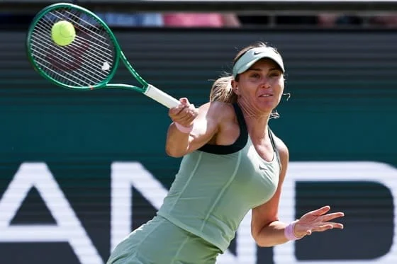 Fotografía de archivo del 17 de junio de 2026 en la que se observa a la tenista española Paula Badosa en acción contra la estadounidense Coco Gauff durante el partido de octavos de final en el torneo de tenis WTA 500 Berlin Open en el Steffi Graf Stadium, en Berlín (Alemania). EFE/FILIP SINGER