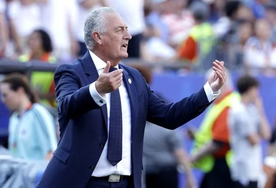 El seleccionador de Paraguay, Gustavo Alfaro, afirmó este viernes que Francia, su rival en octavos de final del Mundial, es com "una tormenta eléctrica". EFE/EPA/SHAWN THEW
