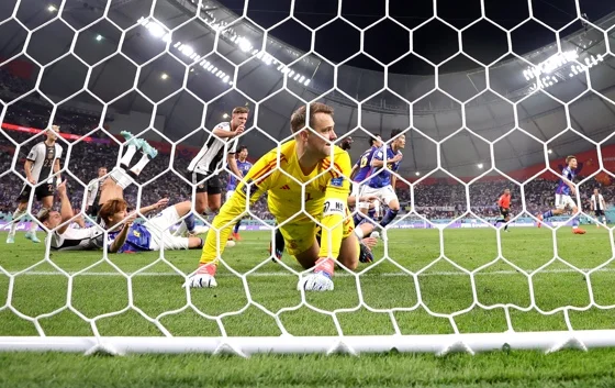 Manuel Neuer, en una foto de achivo tras encajar un gol en el Mundial de Catar 2022. EFE/EPA/Friedemann Vogel