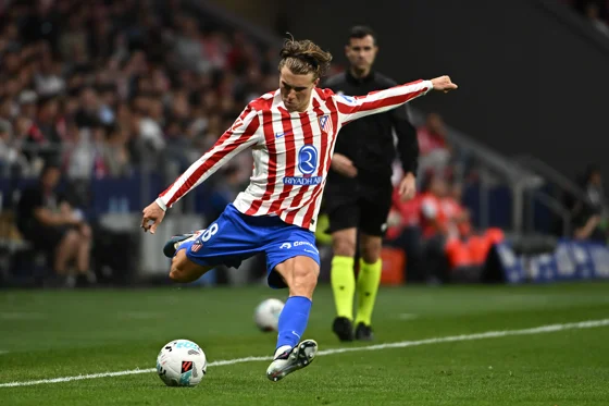 El centrocampista del Atlético de Madrid Pablo Barrios durante el partido de la jornada 32 de LaLiga entre Atlético de Madrid y Athletic Club Bilbao, este sábado en el estadio Riyadh Air Metropolitano de Madrid. EFE/ Fernando Villar