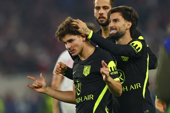 Julian Alvarez celebra el 1-1 durante el partido de la fase liga de la UEFA Champions League que han jugado VfB Stuttgart y Atletico de Madrid, en Stuttgart, Alemania. EFE/EPA/ANNA SZILAGYI